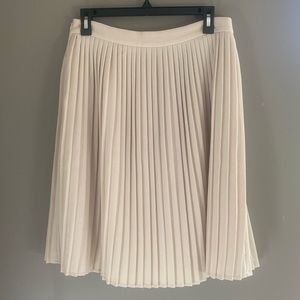 Oc Brand Cream Pleated Skirt Sz MEDIUM